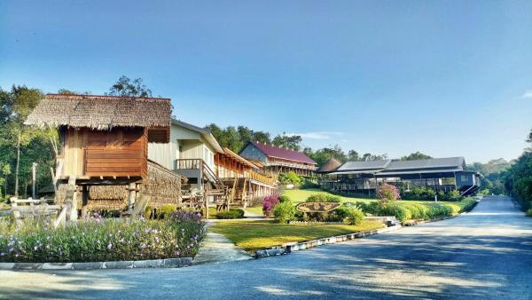Borneo Tribal Village, Book Lodge Bau 