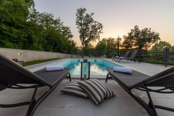 Beautiful villa Foska with private Pool near the beach, Book Villa Marčana Pula Region