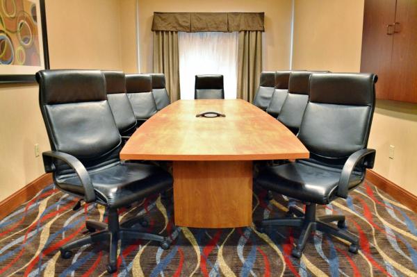 Holiday Inn Express Hotel & Suites Center Township by IHG, Book Hotel Hoteller i Monaca med parkering, Parkering