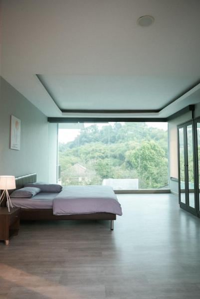 Tropical Bliss Villa by The Feelas, Book Villa Forretningshoteller i West Java, 4* 5*