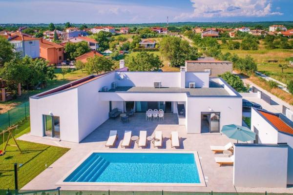 Villa Mateo with heated pool, Book Villa Hoteller i Pula Riviera med pool, Swimmingpool