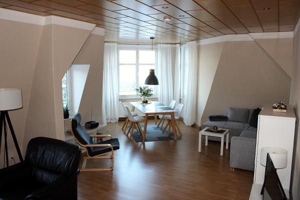 Villa Schlossblick I - Zeit zum Entspannen in exklusiver Ferienwohnung mit Panoramablick, Parkplatz, WLAN, Smart-TV, Book Lejlighed Garz hoteller med parkering, Parkering