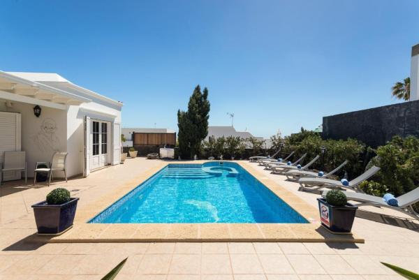 VILLA ALKI by Buenavilla, Book Villa Puerto del Carmen 