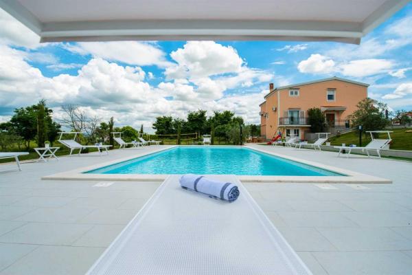 Luxury Villa Maria with large pool, Book Villa Hoteller i Zadar County med pool, Swimmingpool