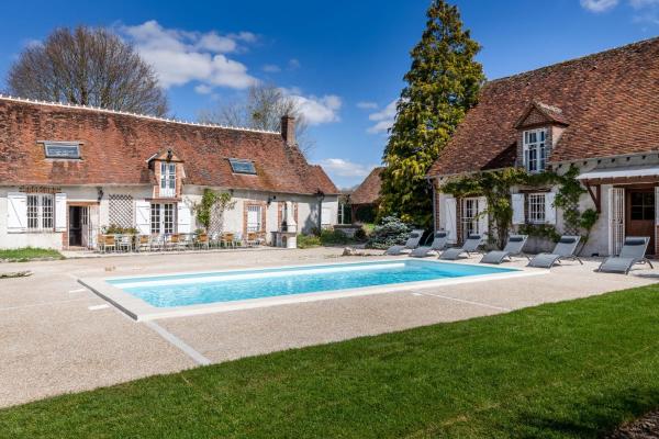 Crazy Villa Bergerie 45 - Heated pool - Soccer - 1h30 from Paris - 30 p, Book Villa Saint-Maurice-sur-Aveyron 