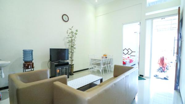 Villa Harmoni Syariah by Masterpiece Villa, Book Villa Karangploso East Java