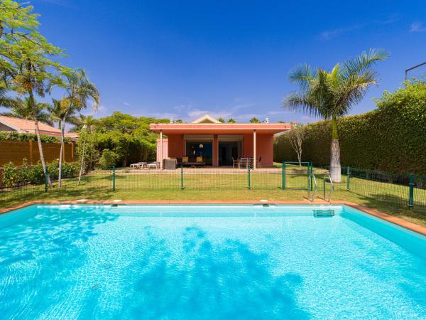 Maspalomas Golf Villa Private Heated Pool-no stairs, Book Villa Gran Canaria hoteller med parkering, Parkering