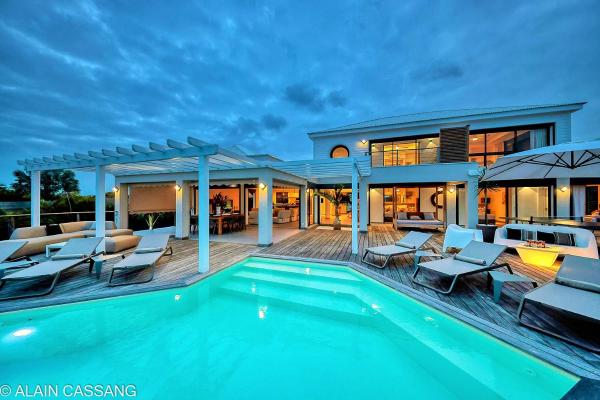 Villa Luminosa, Book Villa Grande-Terre hoteller med pool, Swimmingpool