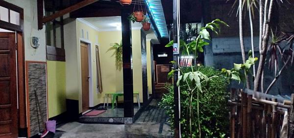 Penginapan Kahan, Book Hotel Batu East Java, nær Balitjestro