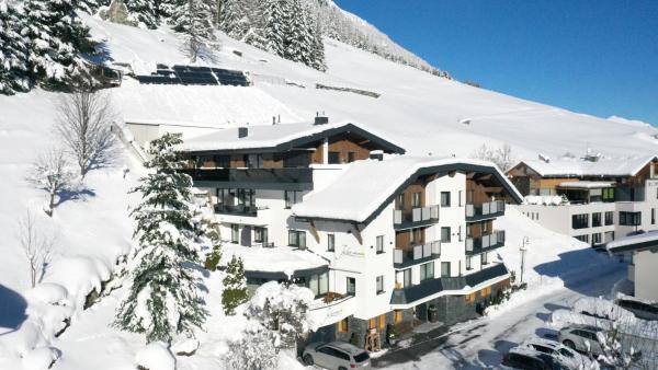 Hotel Garni Kardona, Book Hotel Hoteller i Tyrol med parkering, Parkering