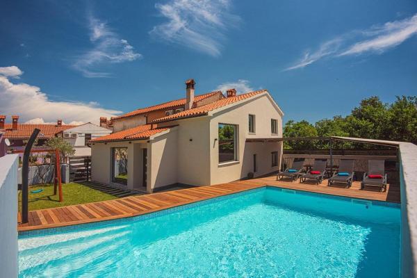 Villa Korina, Book Feriehus Krnica hoteller med pool, Swimmingpool