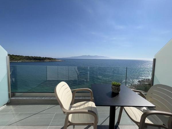 Sea Breeze Villa, Book Lejlighed Vlorë County hoteller med parkering, Parkering