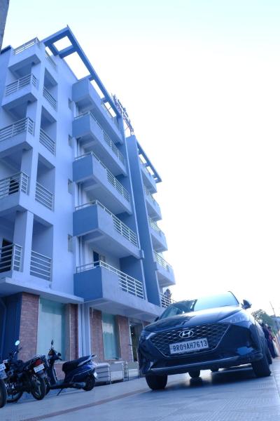Hotel Girija Sunrise 300 Meter from Baba Dham Temple, Book Hotel Jharkhand hoteller med parkering, Parkering