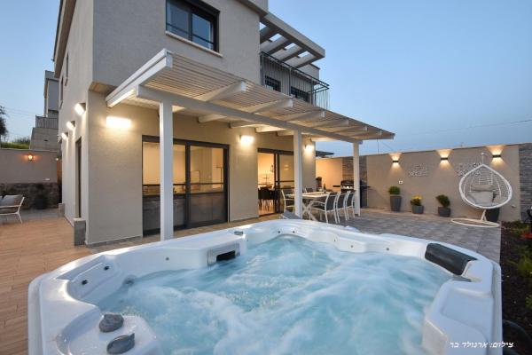 וילה מגדלא, Book Villa Hoteller i North District Israel med parkering, Parkering