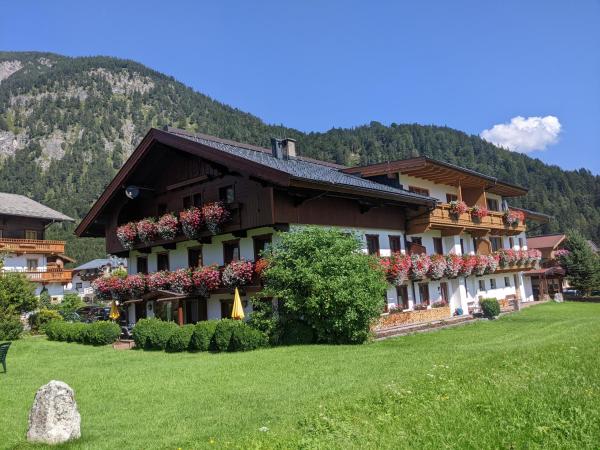 Apartments & Zimmer Urschnerhof, Book Lejlighed Hoteller i Tyrol med parkering, Parkering