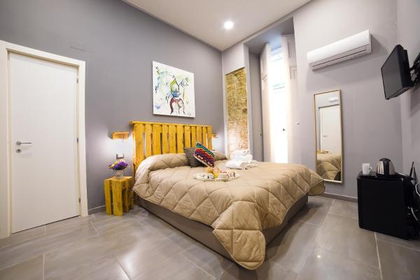 Toledo H, Naples Historical Center, by ClaPa Group, Book Pension Napoli Campania