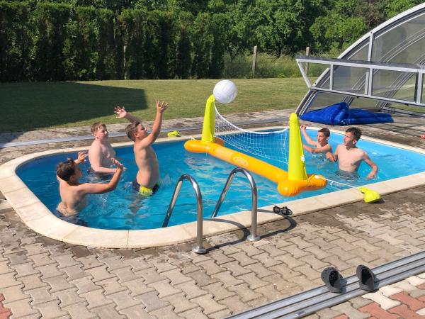 Korona Panzió, Book Bed and Breakfast Hoteller i Northern Hungary med pool, Swimmingpool