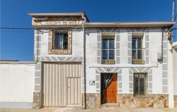 Awesome home in Villarrín de Campos with 5 Bedrooms, Book Hotel Hoteller i Castile and Leon med parkering, Parkering