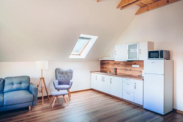 Penzion La Piccolina, Book Pension Liberec Region hoteller med parkering, Parkering