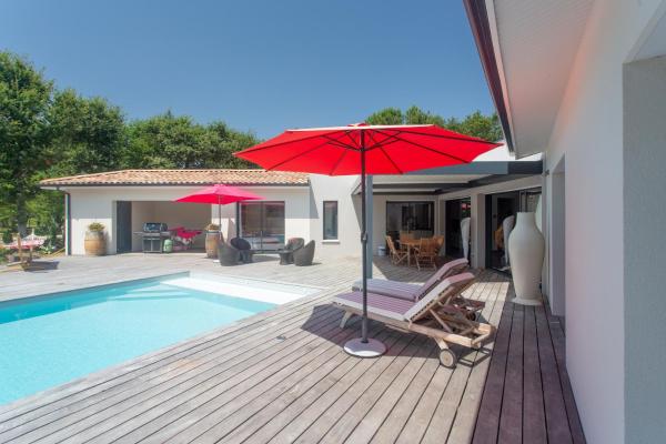 Dune et Coquelicot, Book Bed and Breakfast Hoteller i Medoc med pool, Swimmingpool