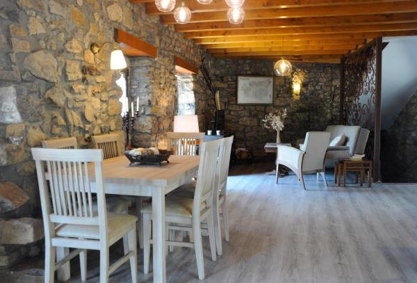 Apartamento turístico CASAS DE MANUEL, Book Feriehus La Pola de Gordón Castile and Leon