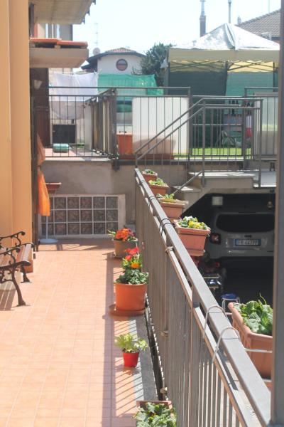 B&B GRANDSON, Book Bed and Breakfast Hoteller i Cardano Al Campo med parkering, Parkering