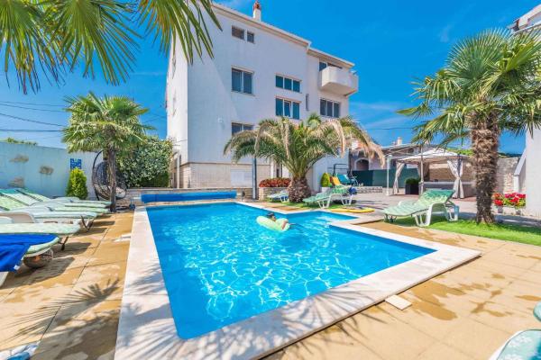 Apartments in Sukosan - Zadar Riviera 7897, Book Lejlighed Hoteller i Zadar County med pool, Swimmingpool