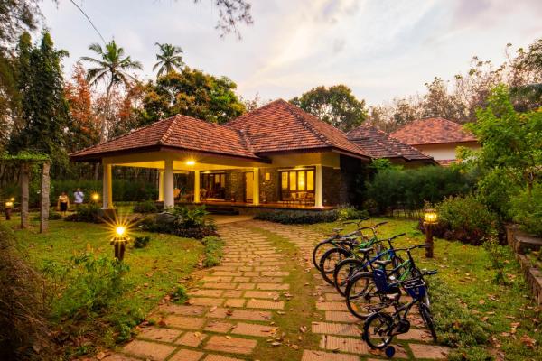 Vaikundam Legacy, Book Bed and Breakfast Hoteller i Tamil Nadu med pool, Swimmingpool
