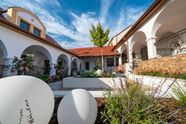 Modrá Hortenzie, Book Pension Archlebov 