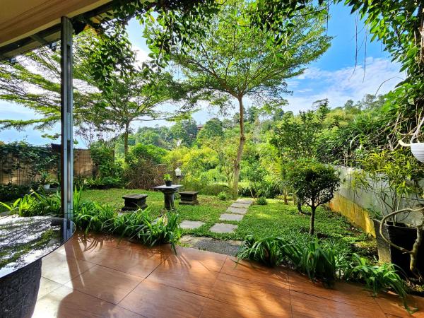 The Wiltshire Dago Pakar - Hillside Villa MAX 12 ORANG, Book Feriehus Cimenyan Villas, Villa
