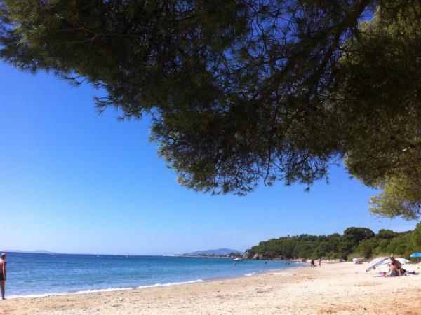 Maison de vacances au calme proche de la mer, Book Villa Hoteller i Var coast med parkering, Parkering