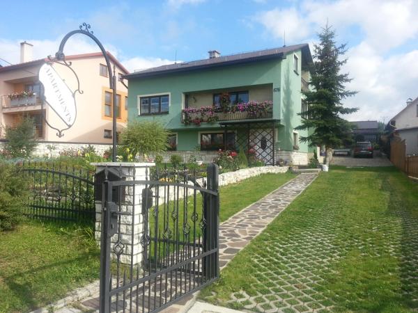 Apartmány Korenko, Book  Hoteller i Prešovský kraj med parkering, Parkering