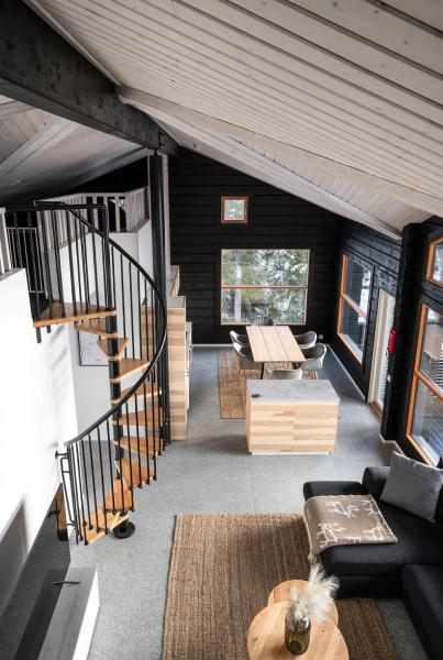 Villa Ruka - Rising Sun with 3 bedrooms, loft, sauna and balcony with a view, Book Lejlighed Hoteller i North Ostrobothnia med parkering, Parkering