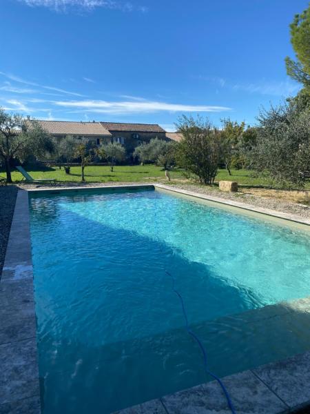 le Nomade en Provence, Book Bed and Breakfast Bouchet hoteller med pool, Swimmingpool