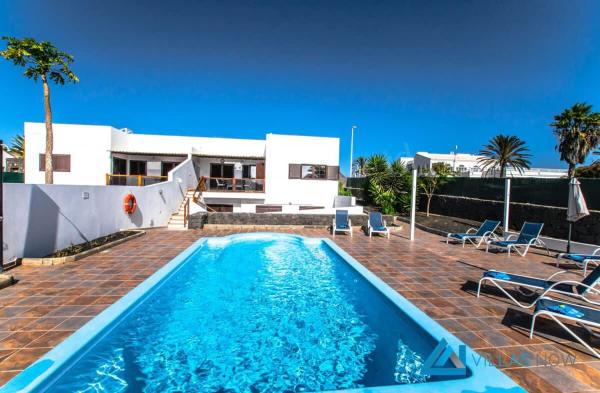 218 - Little Paradise by Villas Now Ltd, Book Villa Playa Blanca 