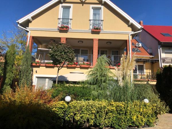 Galéria Apartmanház, Book Lejlighed Hoteller i Siófok med parkering, Parkering