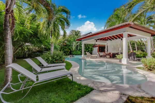 Beautiful Villa with Pool, Gym & Maid, Book Villa Bavaro Punta Cana