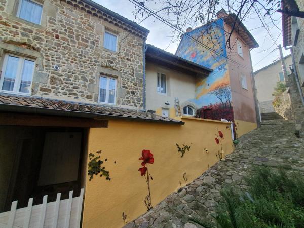 Sud Ardèche AUBENAS, VALS LES BAINS, LABEGUDE, Chambres dhôtes Bensylv entière privatif de 130 M2 4 lits 3 chambres pour 4 adultes et 2 enfants, Book Feriehus Hoteller i Rhône-Alps med parkering, Parkering