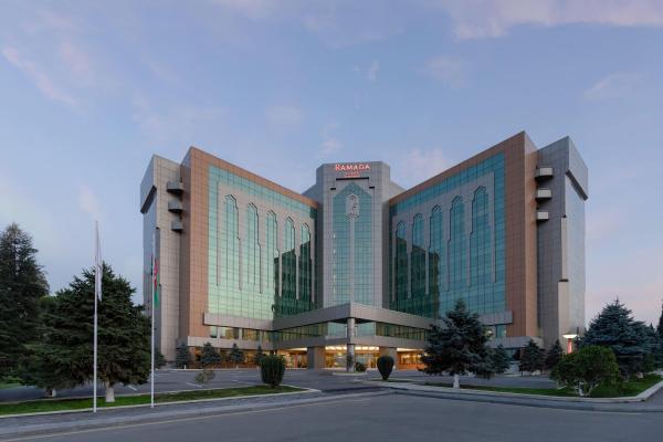 Ramada Plaza Gence