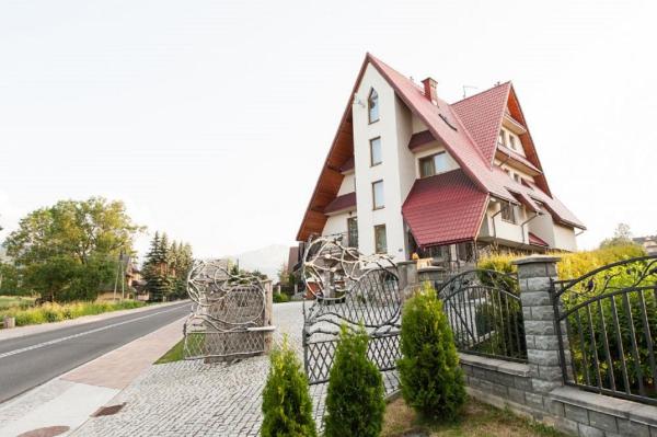 Willa Hawrań, Book Bed and Breakfast Lillepolen hoteller med parkering, Parkering