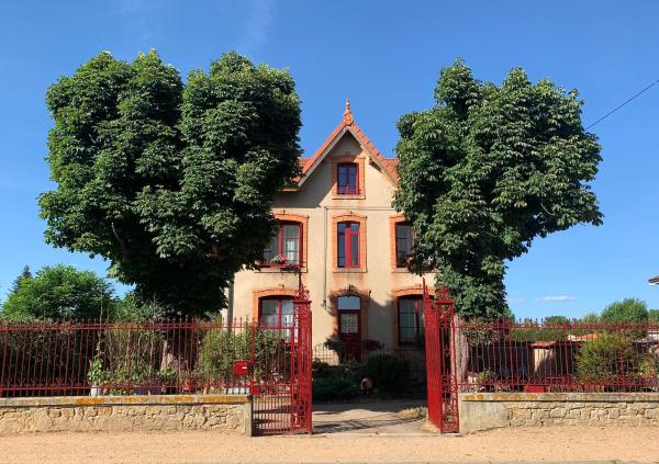 MAS TERRE Chambres d'Hôtes, Book Bed and Breakfast Lezoux 