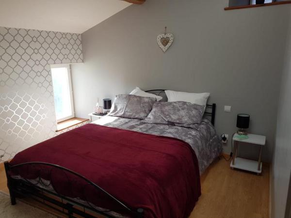Le Pommier Chambre dhote, Book Bed and Breakfast Hoteller i Poitou-Charentes med pool, Swimmingpool