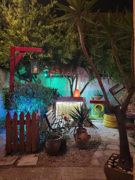 The Bearded Dad Hostel, Book Hostel / Vandrerhjem Tirana 
