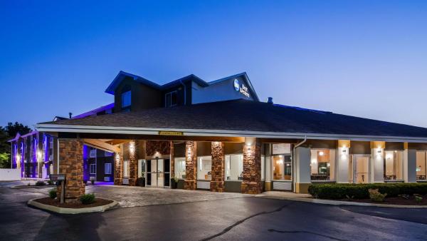 Magnuson Hotel and Suites Lansing