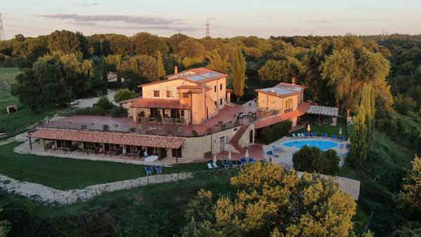 Agriturismo Podere S. Croce, Book Landsted Montemerano hoteller med pool, Swimmingpool