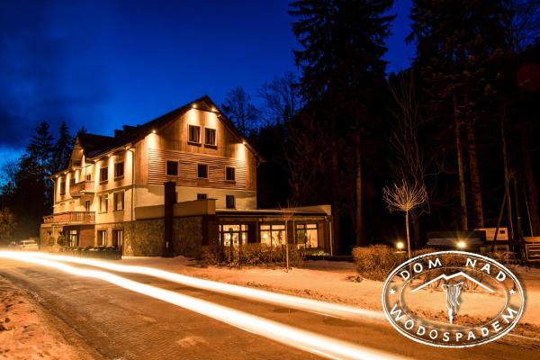 Dom Nad Wodospadem, Book Bed and Breakfast Hoteller i Lower Silesia med parkering, Parkering