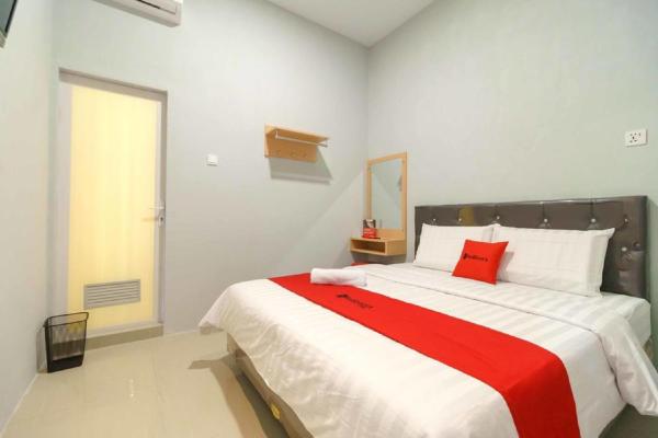 RedDoorz @ Helvetia Medan 2, Book Hotel Medan Sumatra