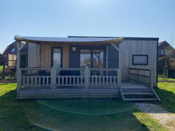 Chalet in Friesland near Alde Feanen Park, Book Chalet Villaer i Warstiens, Villa