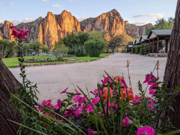 Saguaro Lake Ranch, Book Lodge Fountain Hills 