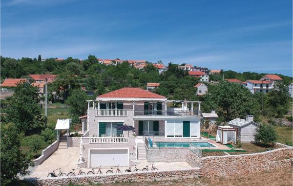 Nice Home In Zrnovnica-Split With Sauna, Book Feriehus Cista Provo 